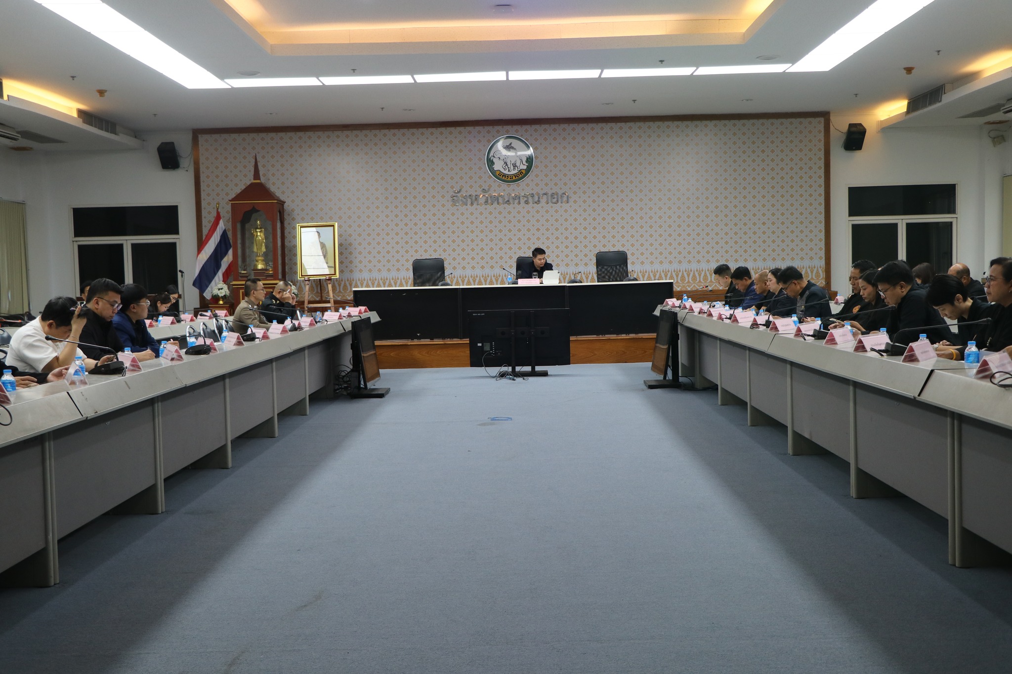 รองผู้ว่าฯ นครนายก ประชุมขับเคลื่อนโครงการอันเนื่องมาจากพระราชดำริ หนุนกลุ่มสตรีสหกรณ์ผ้าทอไทยพวน สู่การพึ่งพาตนเองอย่างยั่งยืน