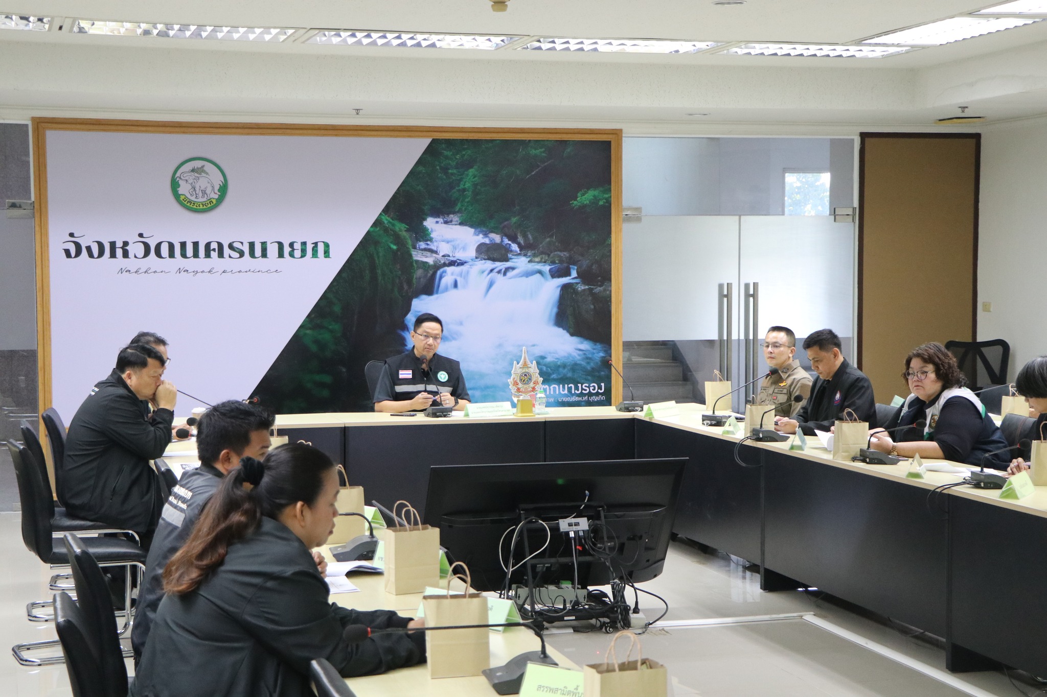 จังหวัดนครนายก ติดตามสถานการณ์อุบัติเหตุช่วงเทศกาลปีใหม่ เน้นย้ำด้านการกวดขัดวินัยจราจร โดยเฉพาะการสวมหมวกนิรภัย เพื่อเพิ่มความปลอดภัยบนท้องถนน