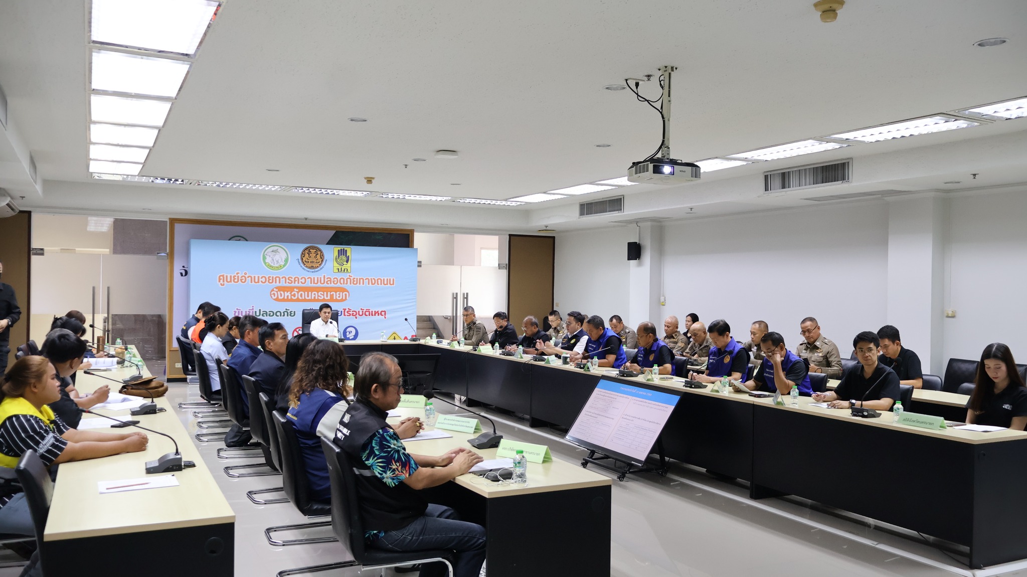 ผู้ว่าฯ นครนายก ติดตามสถานการณ์อุบัติเหตุ 7 วัน เทศกาลสงกรานต์ 2569 พร้อมขอบคุณทุกหน่วยงานที่ร่วมกันดูแลพี่น้องประชาชนอย่างเต็มที่   กำชับเดินหน้าถอดบทเรียนการเกิดอุบัติเหตุ ยกระดับการป้องกันและลดอุบัติเหตุทางถนนในพื้นที่