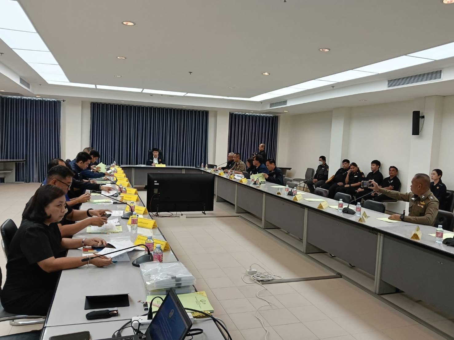 จังหวัดนครนายก ประชุมเพื่อติดตามการแก้ไขปัญหายานพาหนะที่บรรทุกน้ำหนักเกินกว่าที่กฎหมายกำหนดภายในพื้นที่จังหวัดนครนายก