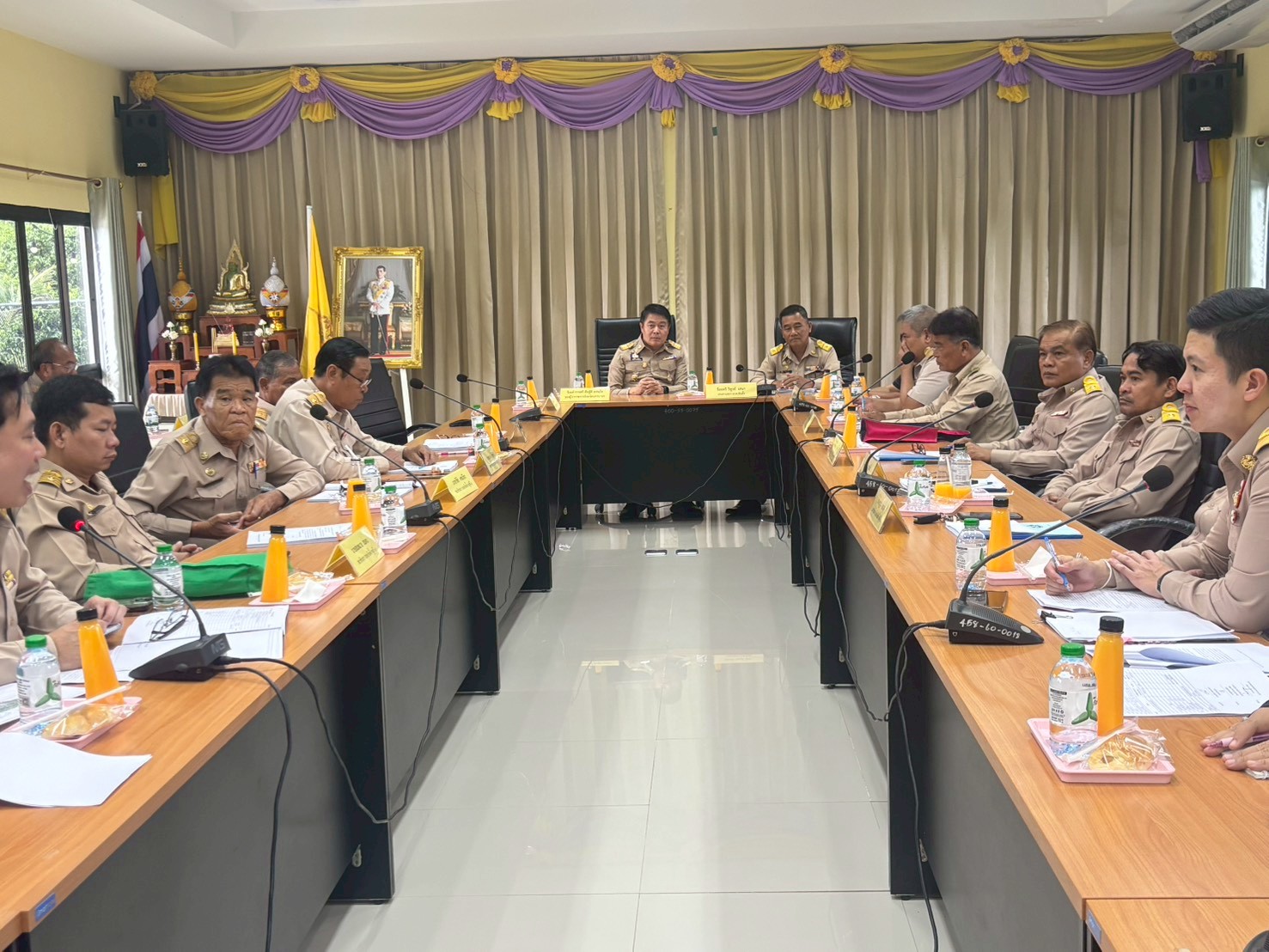 รองผู้ว่าฯ นครนายก นำทีมหน่วยงานส่วนราชการร่วมประชุมสภา อบต.หินตั้งซักซ้อมแนวทางป้องกันและแก้ไขปัญหาสาธารณภัยบริเวณแก่งเทียม