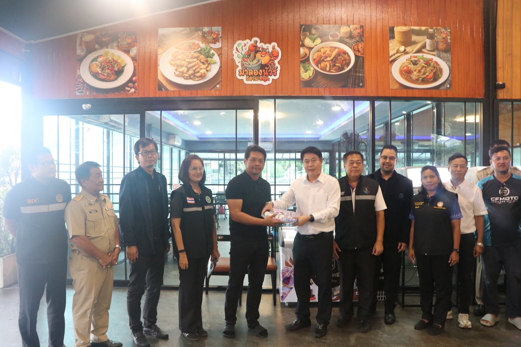 รองผู้ว่าฯ นครนายก ลงพื้นที่ตรวจติดตามร้านอาหาร ยกระดับมาตรฐานสุขาภิบาลอาหาร สร้างความเชื่อมั่นผู้บริโภค 