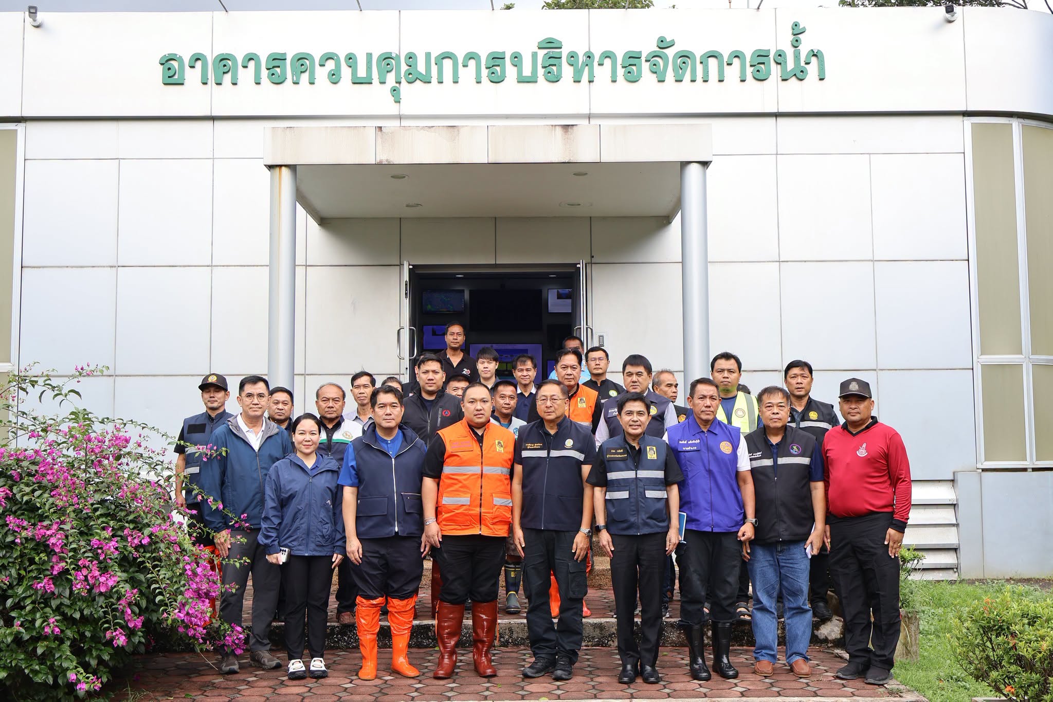 มท.2 ลงพื้นที่นครนายก ติดตามสถานการณ์อุทกภัย ประสานเร่งสนับสนุนเครื่องมือช่วยเหลือประชาชน