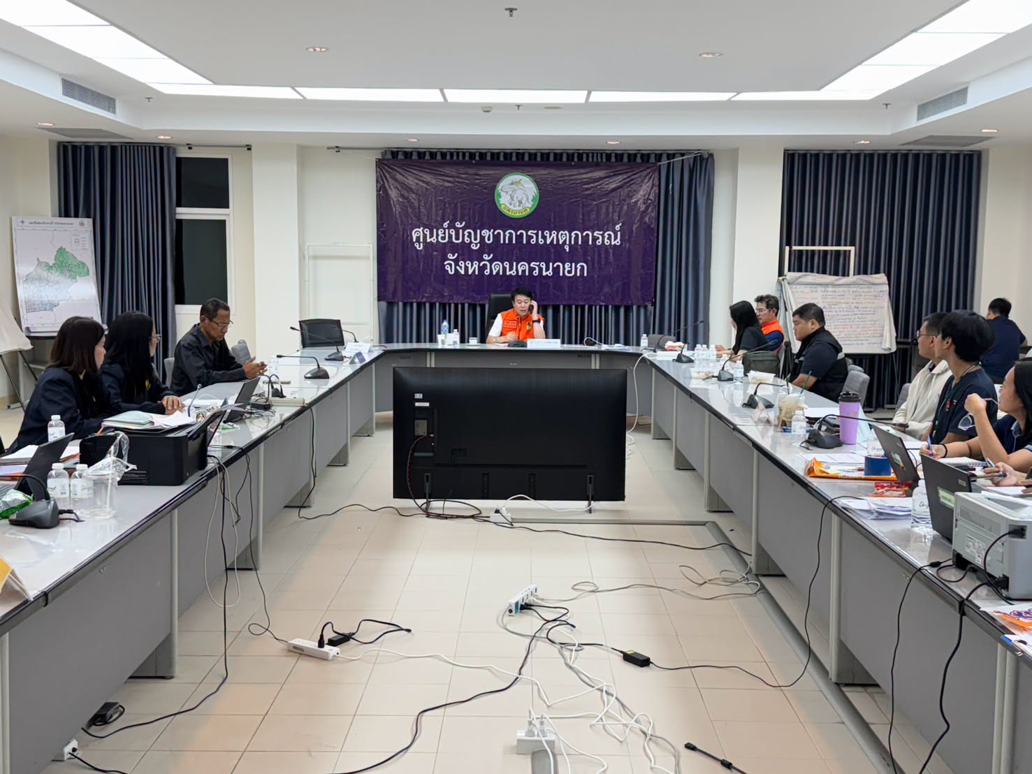 รองผู้ว่าฯ นครนายก สั่งระดมกำลังเร่งช่วยเหลือประชาชนหมู่บ้านสวนแสนสุข และหมู่บ้านบารมี