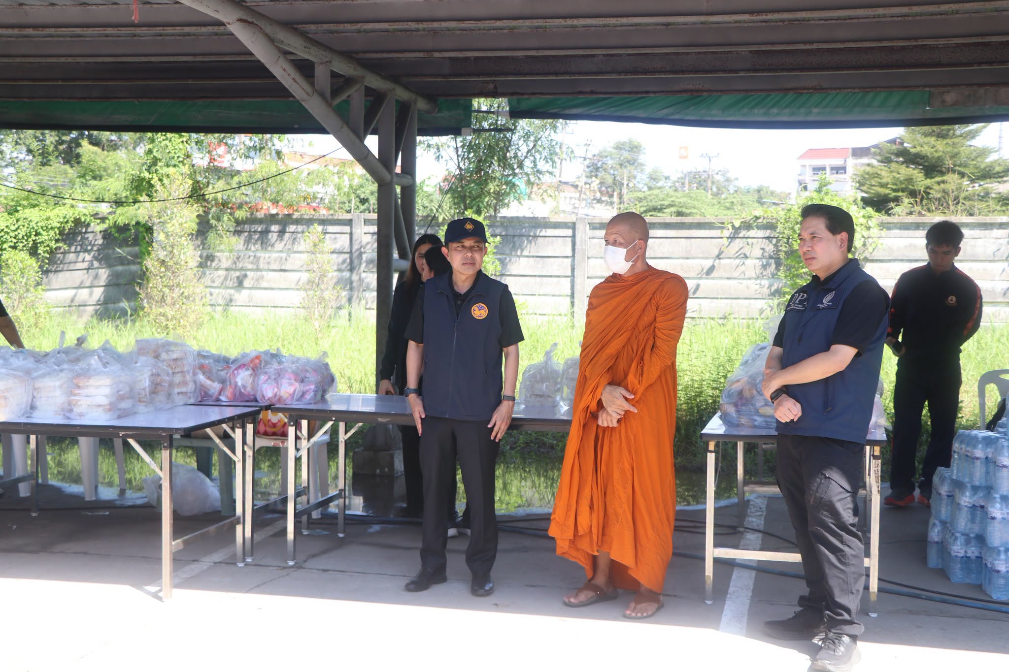 กอ.รมน.จังหวัดนครนายก เร่งช่วยเหลือประชาชนผู้ประสบอุทกภัยในพื้นที่องครักษ์