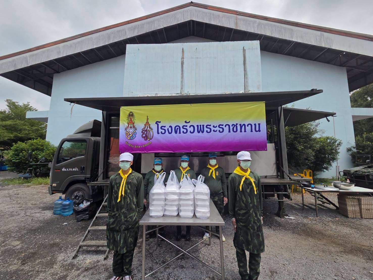 จิตอาสา รร.จปร. ลงพื้นที่ช่วยเหลือประชาชนที่ได้รับผลกระทบจากอุทกภัยในพื้นที่จังหวัดนครนายก 