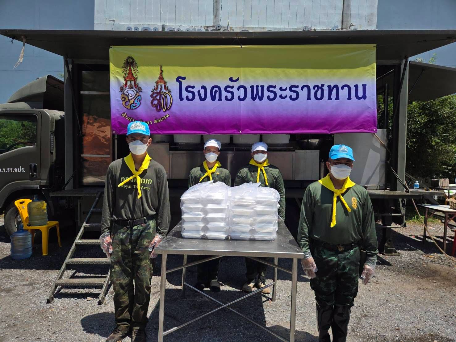  ศบภ.รร.จปร. ระดมกำลังจิตอาสาและยานพาหนะ เร่งช่วยเหลือประชาชนประสบอุทกภัยในพื้นที่จังหวัดนครนายก