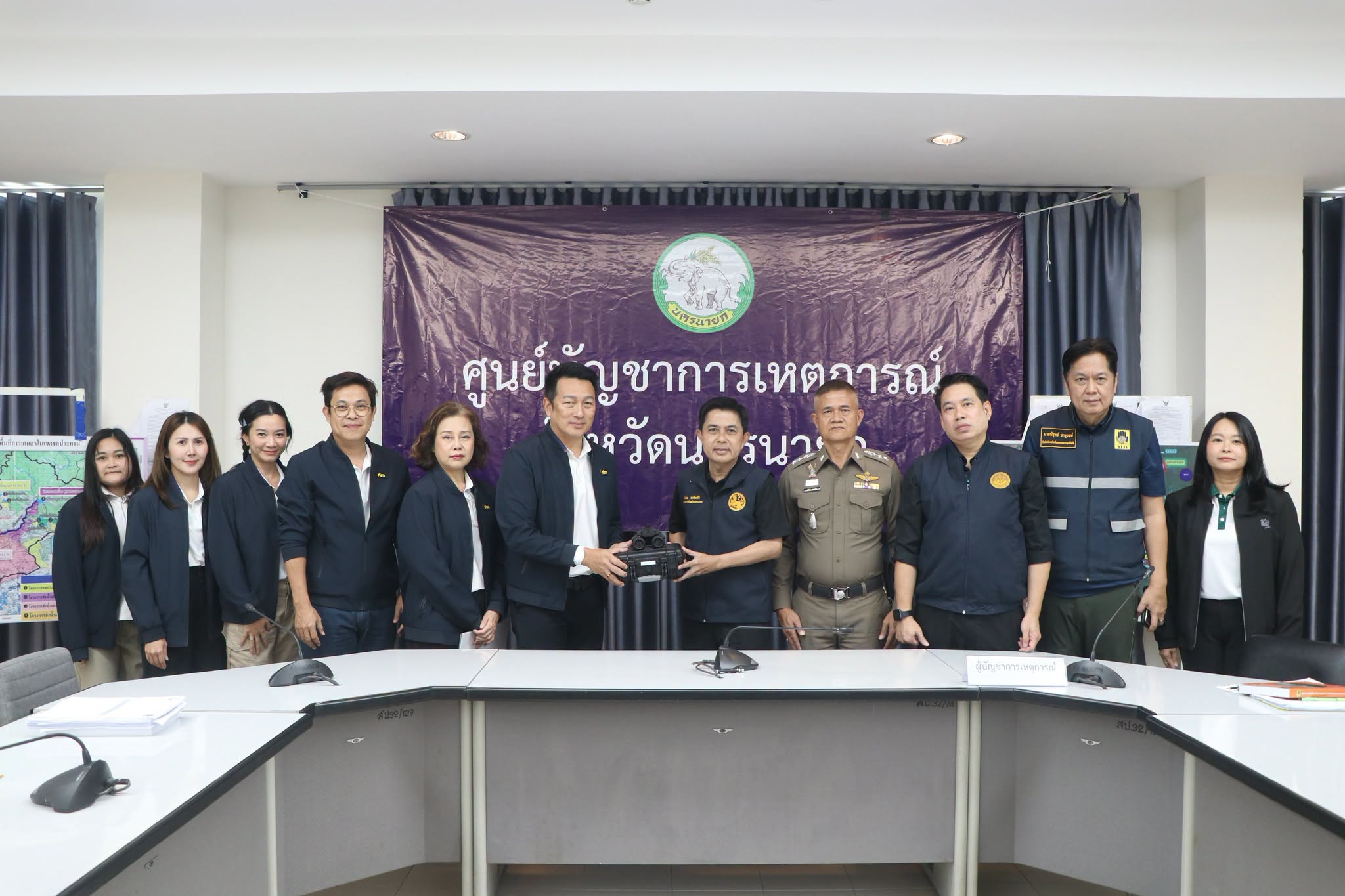  ผู้ว่าฯ นครนายก รับมอบกล้องส่องทางไกลในเวลากลางคืน (Night Vision) จากสถาบันเทคโนโลยีป้องกันประเทศ สนับสนุนการปฏิบัติงานในพื้นที่