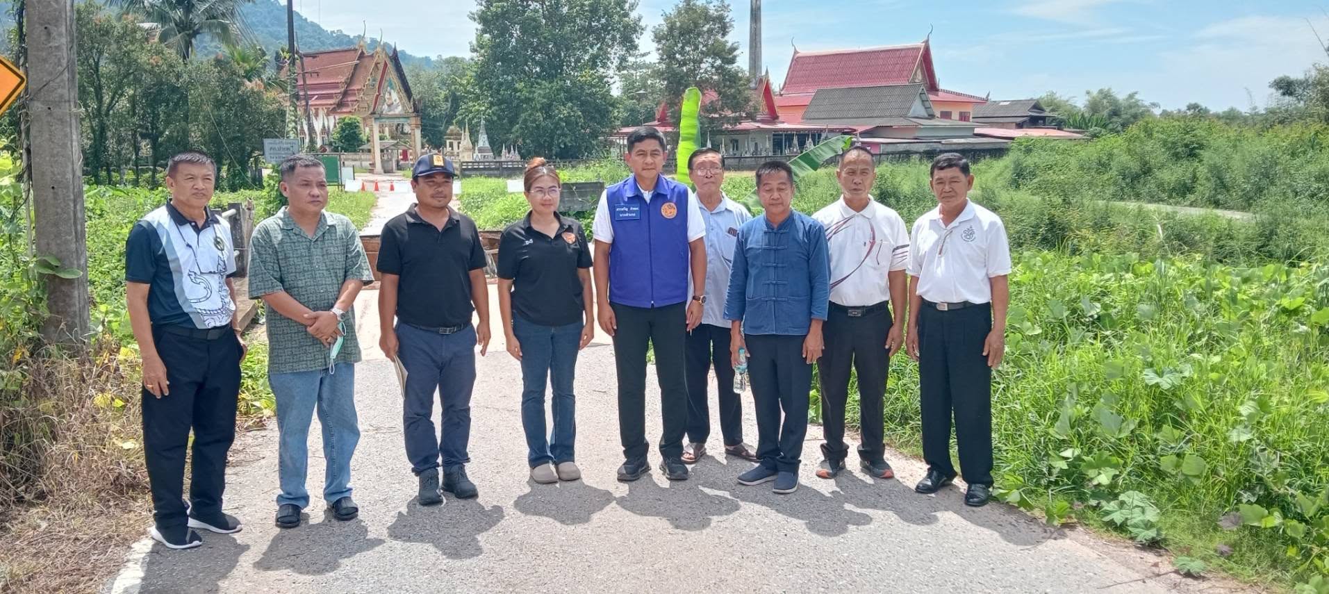 นายอำเภอปากพลี ลงพื้นที่ตรวจสอบสะพานสายบ้านบุ่งเข้ - หินตั้ง หลังได้รับผลกระทบจากน้ำหลากรุนแรงในช่วงที่ผ่านมา สั่งเร่งหาเส้นทางเบี่ยงให้ประชาชนสัญจร