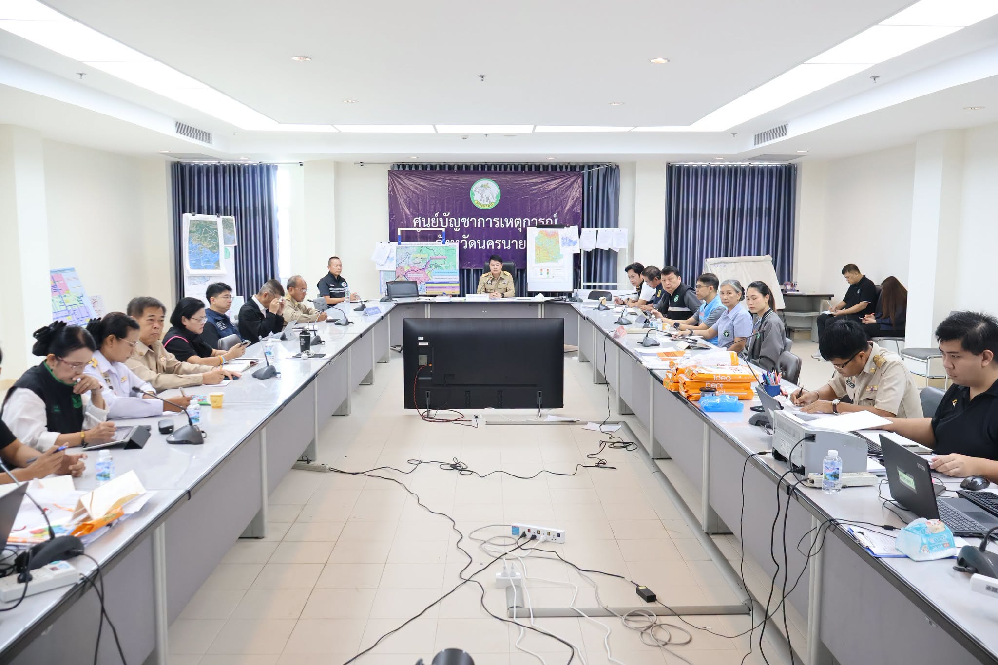 จังหวัดนครนายกประชุมติดตามสถานการณ์อุทกภัย เร่งแก้ไขปัญหาน้ำท่วมและให้ความช่วยเหลือประชาชน